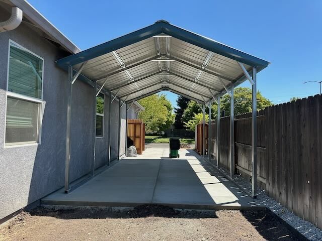 Vertical roof carport
