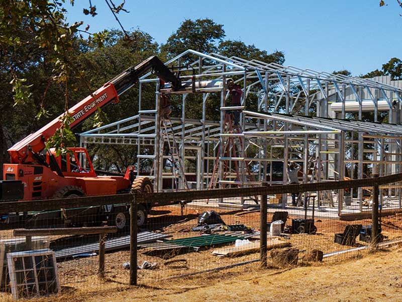 metal-building-installation